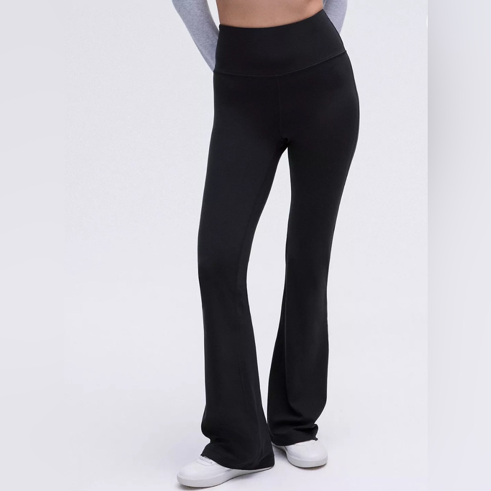 Groove Nulu Super-High-Rise Flared Pant
Regular